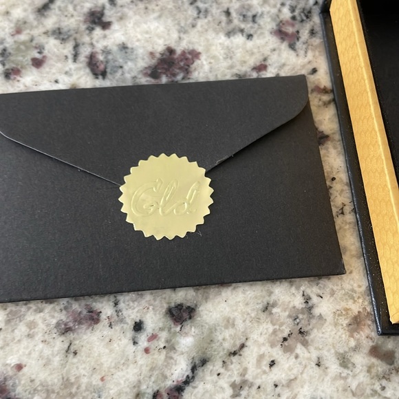 Exclusive - Like New - GLD 20” Silver 4mm Rope Chain w/ Praying Hands Pendant - Picture 4 of 8